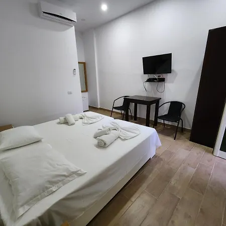 Sea Front Villa بيت ضيافة 3*