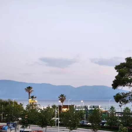 Sea Front Villa 3* فلورا