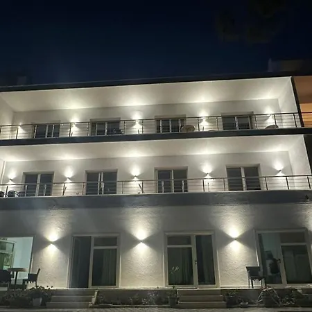 Sea Front Villa بيت ضيافة