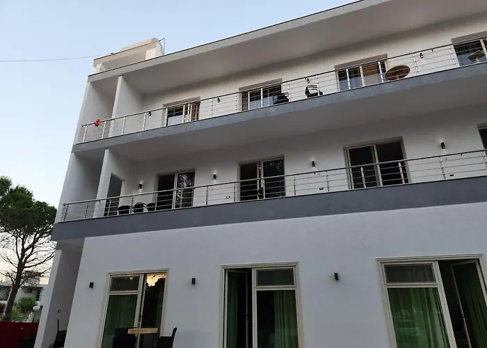 Family בית הארחה Vlorë