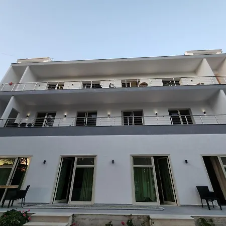 בית הארחה Sea Front 3*