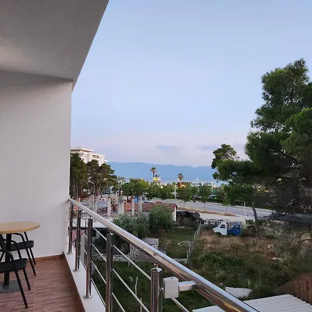 Sea Front Villa 招待所 3*