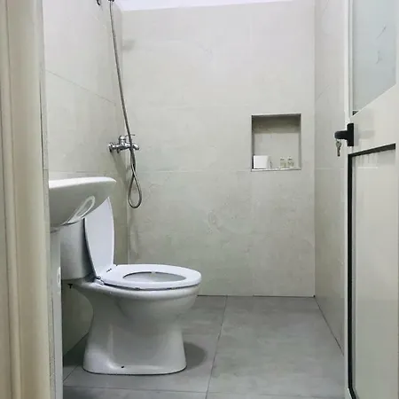 Sea Front Villa 招待所 Vlorë