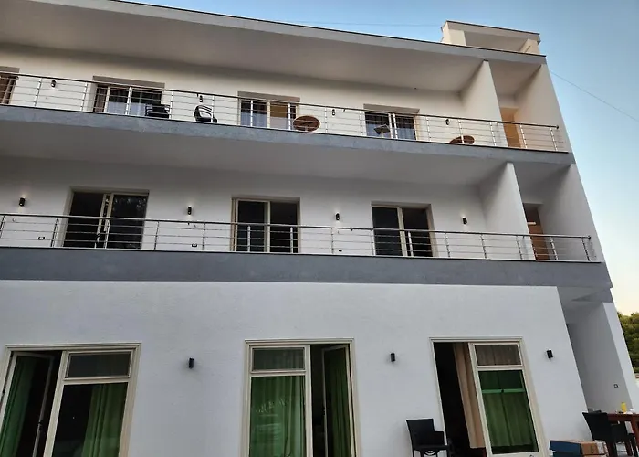 Family 3* Vlorë
